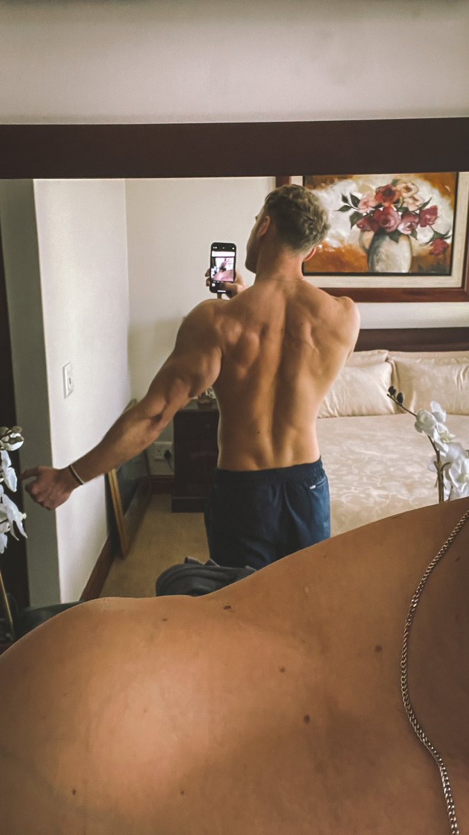that_ripped_guy's tweet photo. GN :)

https://t.co/tc6zFd2rKu https://t.co/RgIlcOsXQU