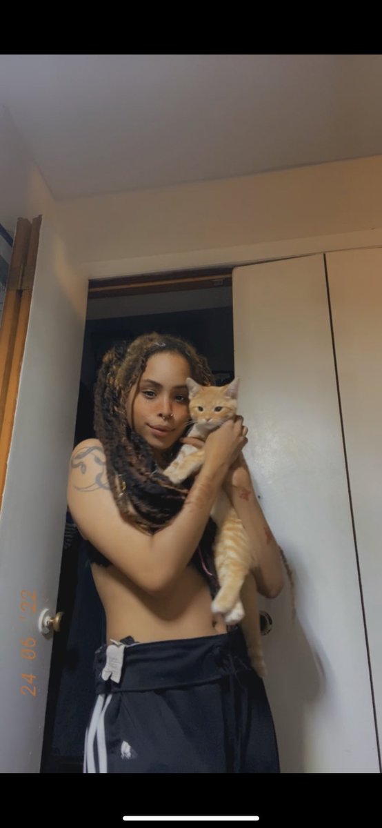 dejaskymarie's tweet photo. #BOSUrollcall
I’m Zoe
- 5th year
- film studies major w/ minors in video arts & screenwriting
- from the 614
- graphic designer , filmmaker, screenwriter & anime enthusiast
- queer asf
- let’s be friends xoxoxoxo https://t.co/AjIxIRKF6X