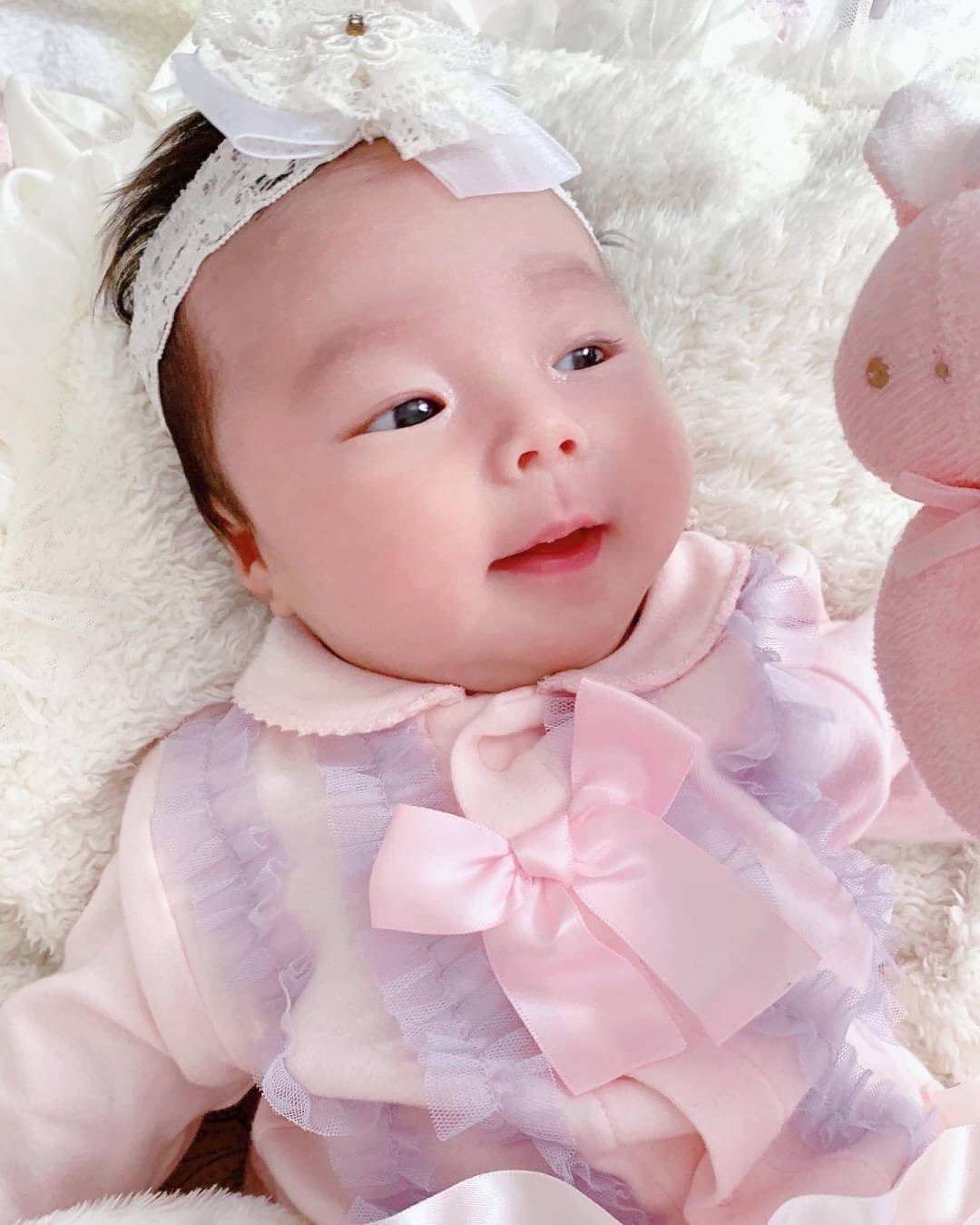 綺美華 あみな 生後2ヶ月 表情 しぐさが すごく 可愛いの きゅんです 生後2ヶ月 女の子 赤ちゃん 夏休み 新婚 新婚生活 旦那 主婦 ナルシスト 夫 きゅんです 夫婦 T Co