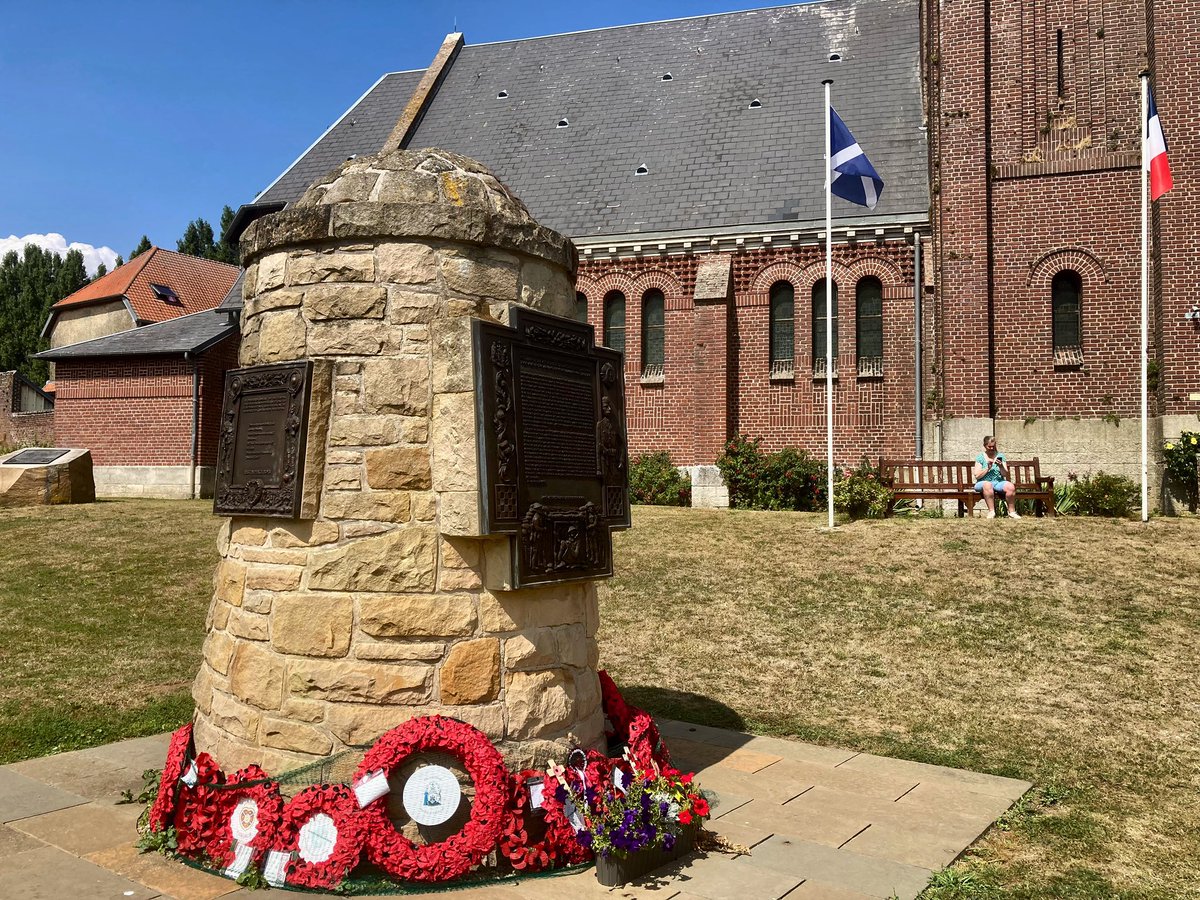 SpotOnLocations's tweet photo. McCrae's Battalion Great War Memorial is a World War I memorial cairn located in the village of Contalmaison, France. Designed by the historian, Jack Alexander, it was unveiled in 2004 after being first proposed by survivors.
#ww1 #Contalmaison #Somme @somme1914_1918 @gosomme https://t.co/oznRVJEhkM