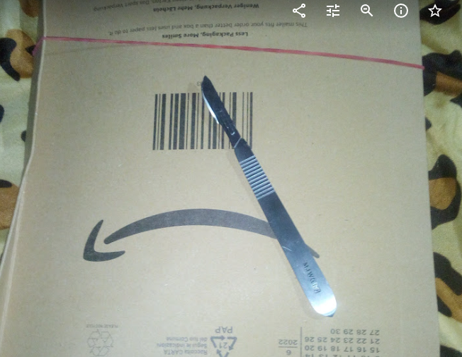 howo1's tweet photo. #PINAG #Amazon
soo.....werde mal öffnen
....setze einen Schnitt im unteren Teil des Thorax
das Paket is not amused...wie man sehen kann https://t.co/AgpcxlS8ta