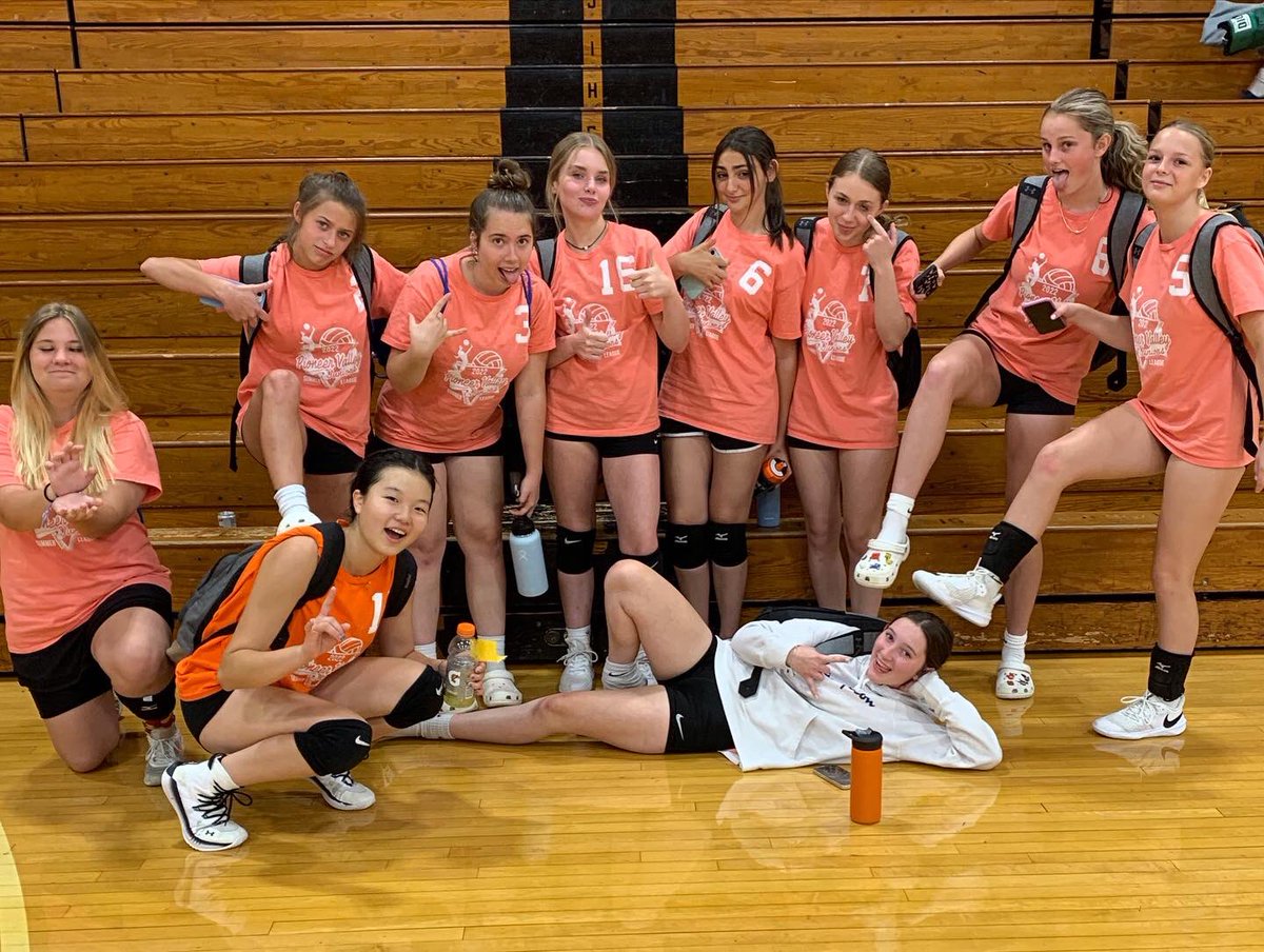 AgawamVBa11's tweet photo. successful PV Summer League came to a close last night! great reps for both our teams, but a 6pack of players from Agawam A squad won the gold 🥇in the Premier league division! Awesome way 2 close out the summa, ready for #TryoutTest Monday! Last time Gwam won Pv summer = 2016 https://t.co/h9vLWb5Hm6