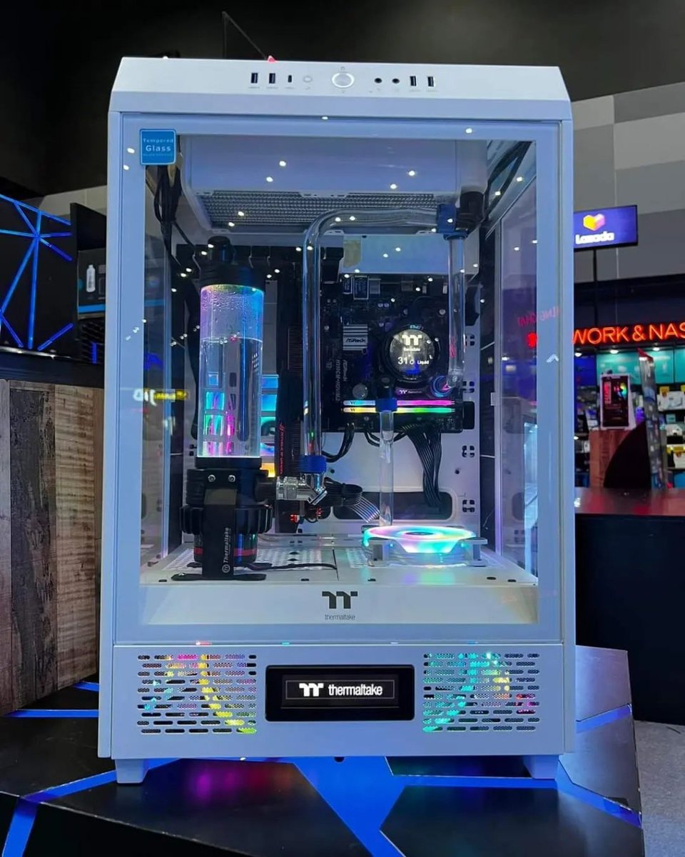 thermalatino's tweet photo. Tower 500 viene romper tus estándares de PC Gamer! Cuéntanos, ¿qué componentes utilizarías en este super gabinete?
#ttbuild #thermaltake #hardware #pcbuild #gamingpc #gamingsystem https://t.co/IyAQcv5phm