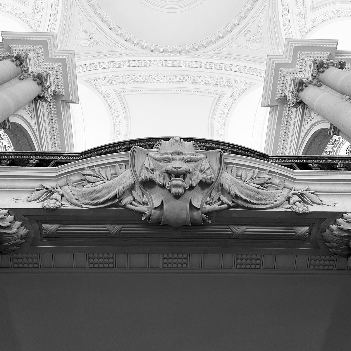 RobertChiorbeja's tweet photo. Royal Palace - #Bruxelles 

#Belgique #Brussels #Belgium #architecture #iPhone #iPhone12mini #blackandwhite #blackandwhitephotography #Monochrome #royalpalacebruxelles #photography https://t.co/DdRYyZ1DRp