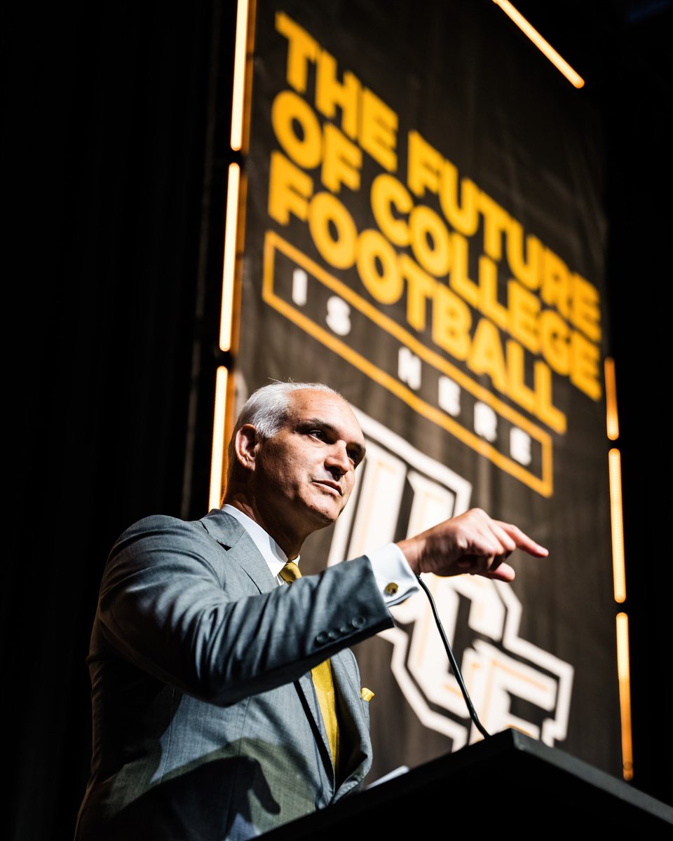 UCF Knights's tweet "The 2022 UCF_Football season is now 𝙤𝙛𝙛𝙞𝙘𝙞𝙖𝙡𝙡𝙮