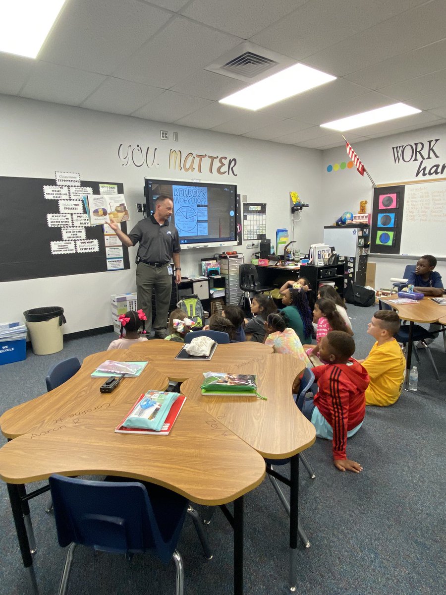How cool <a href="/PME_Katyisd/">McRoberts Elementary</a> Dolphins to have your Principal <a href="/Kbstroud/">Kelly Stroud</a> read to you on Day Two! PME Dolphins love spreading kind vibes!!! #pmekindvibes #pmedolphins