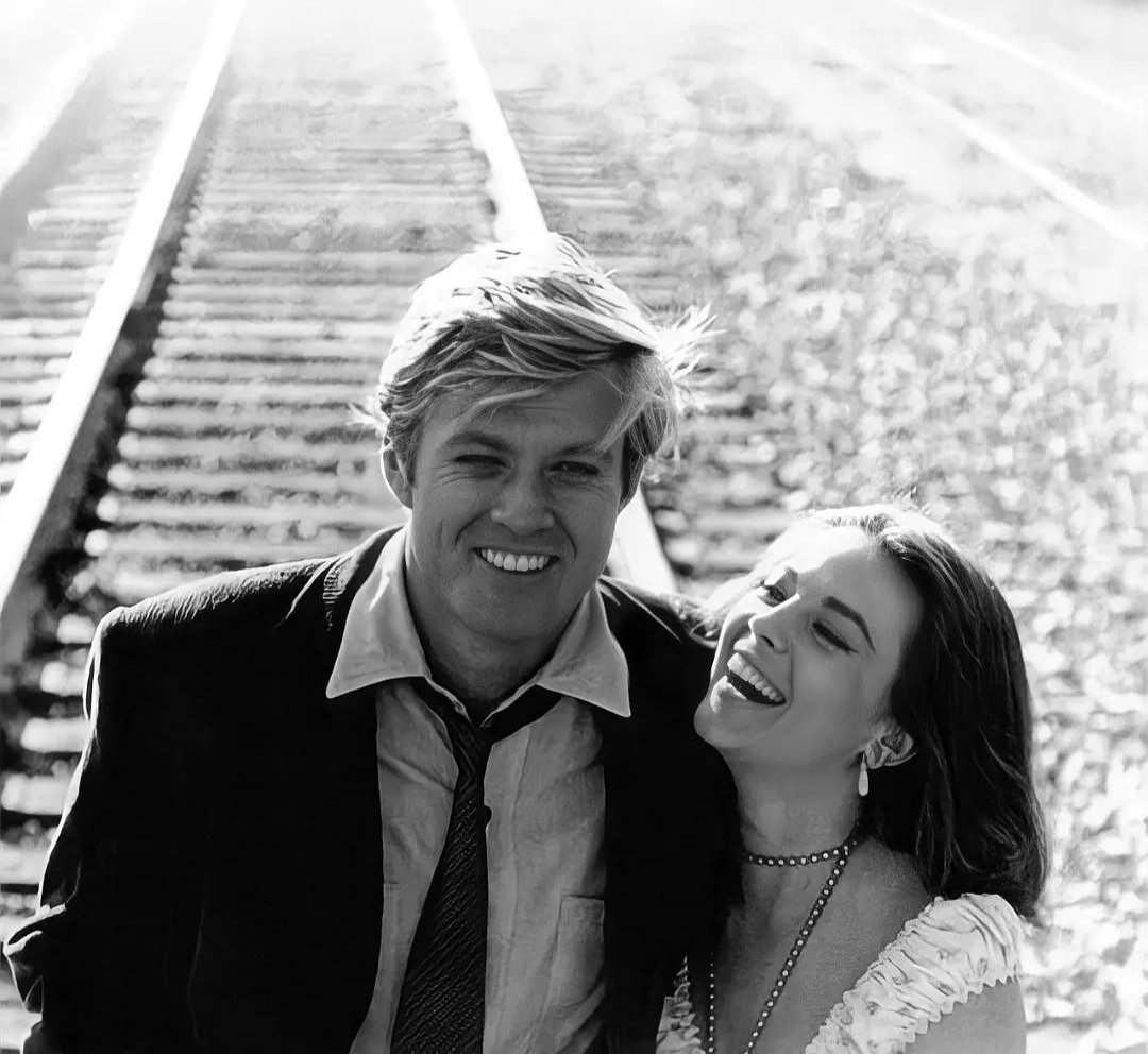 JuanmadelaPoza's tweet photo. #RobertRedford y #NatalieWood en el set de #PropiedadCondenada (#ThisPropertyIsCondemned, 1966), una de las primeras #Películas de #SydneyPollack. Un #Melodrama excelente basado en una obra de #Teatro homónima de #TennesseeWilliams. El famoso Robert Redford cumple hoy 86 años. https://t.co/9azaQ1vQ4W