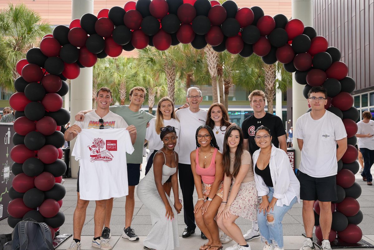 DeanPeterBrews's tweet photo. Wishing everyone a wonderful year! Happy first day of class, @MooreSchool! #FDOC #ForeverToThee https://t.co/doQja5CKDb