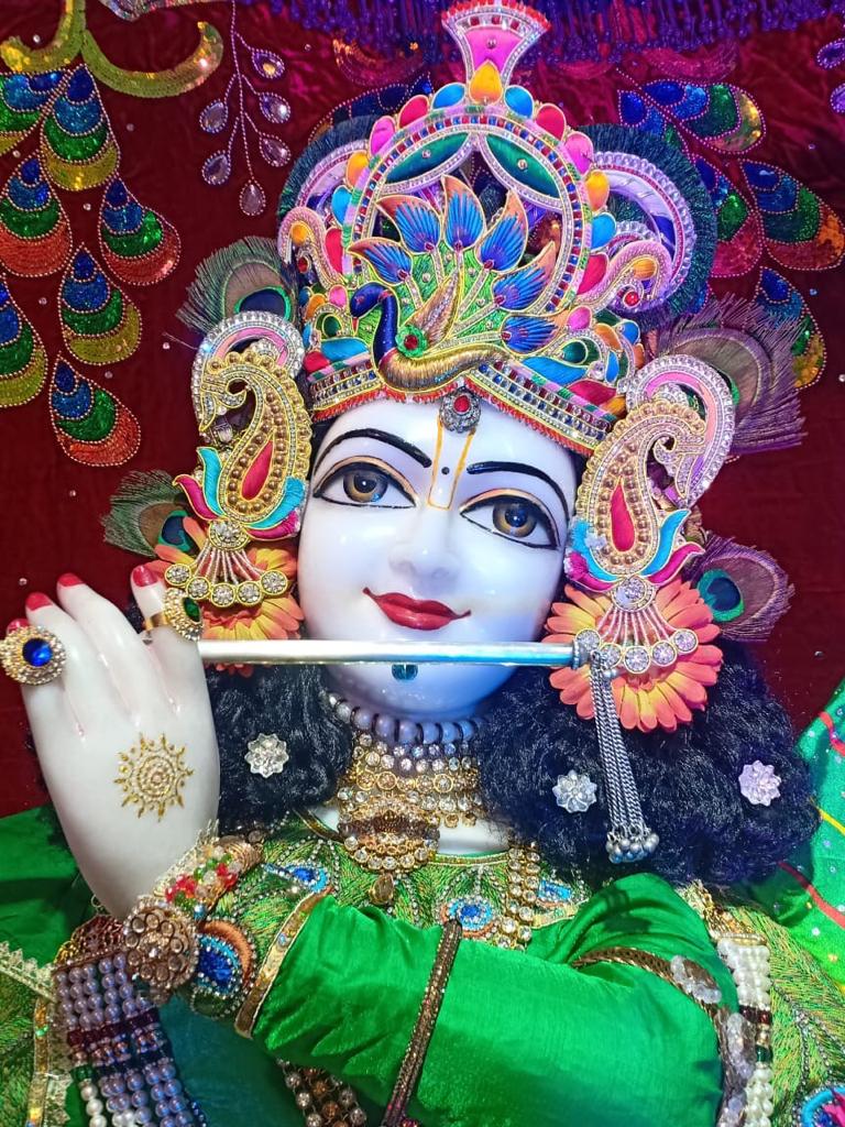 ShivPrabhakarO3's tweet photo. वसुदेव सुतं देवं, कंस चाणूर मर्दनम्।
देवकी परमानंदम् कृष्णं वन्दे जगद्गुरुम्।।

।।श्रीकृष्ण जन्माष्टमी की हार्दिक शुभकामनाएं।।

🌻 🚩जय श्री कृष्ण🚩 🌻 https://t.co/R5NCF5bbzx