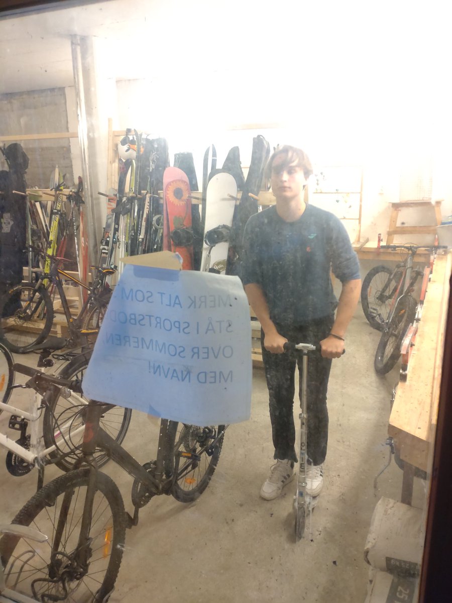 JonatanOlsen10's tweet photo. Hallvard stjeler sykler #CancelHallvard https://t.co/hmtBExTtfg