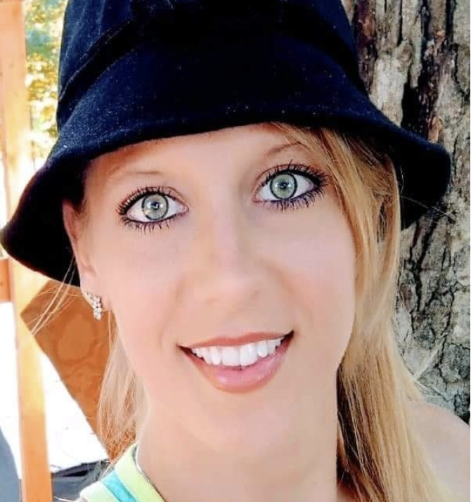 MissingCSM's tweet photo. In today's new episode we speak with missing Jessica Stacks's mom Cathy in a heartbreaking interview.
Apple: https://t.co/DP3GGuqLLL
Spotify: https://t.co/77LUXu1zCY
#truecrimepodcast #truecrimepodcasts #truecrimecommunity #truecrime #jessicastacks #newalbanyms #newalbany https://t.co/pbOIch3jLt