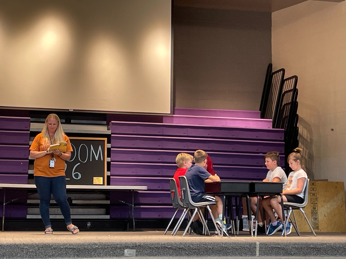KGCSdivision1's tweet photo. Sealston Elementary kicked off reading Friendship According to Humphrey as a whole school with an assembly and a Humphrey sighting!  Happy Reading, SES! https://t.co/HtZbRjPgG4