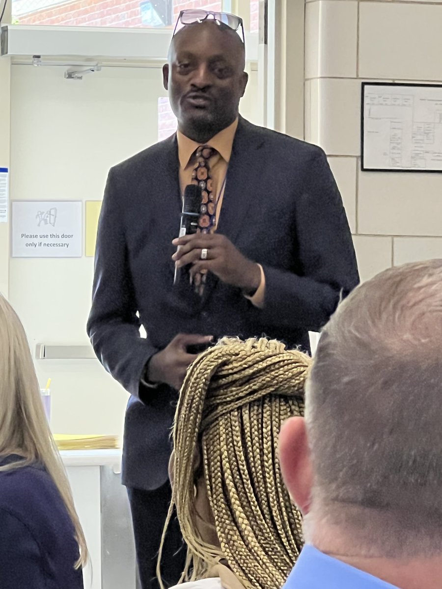 New Supt. Dr. Bedell greeted new assistant principals and their mentors this morning. Off to a great start!
#AACPSAwesome