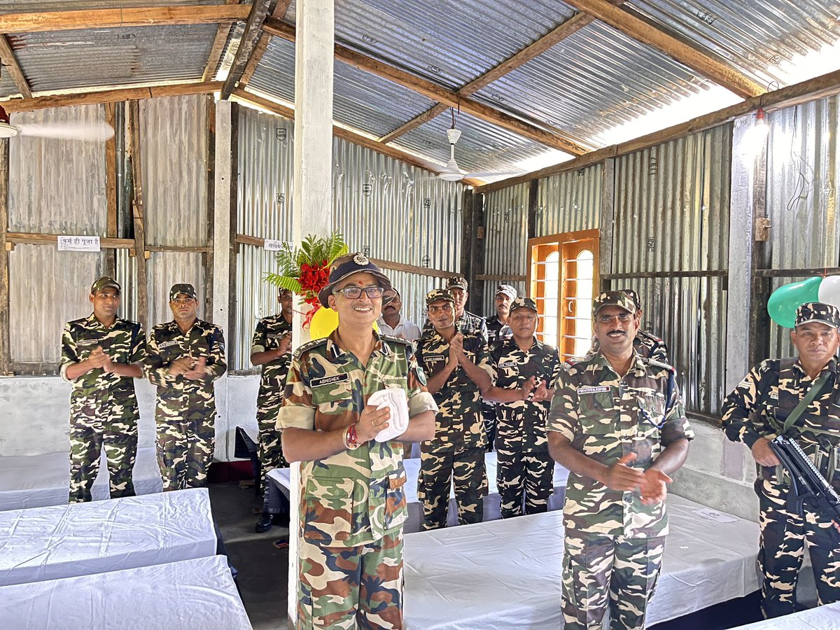abhishek15may's tweet photo. Today @27BnSSB_INDIA dedicated 4 accommodations at 4 different #BorderOutPost to the #troops.
All Barracks are made on self help basis by #Troops with very limited resource/Govt fund . बाँकी कहानी इनकी Smile बायाँ कर रही है@SSB_INDIA @sthaosen Sir @SSBFTRGUWAHATI_ @Rohitashwa14 https://t.co/lPfJhDfion