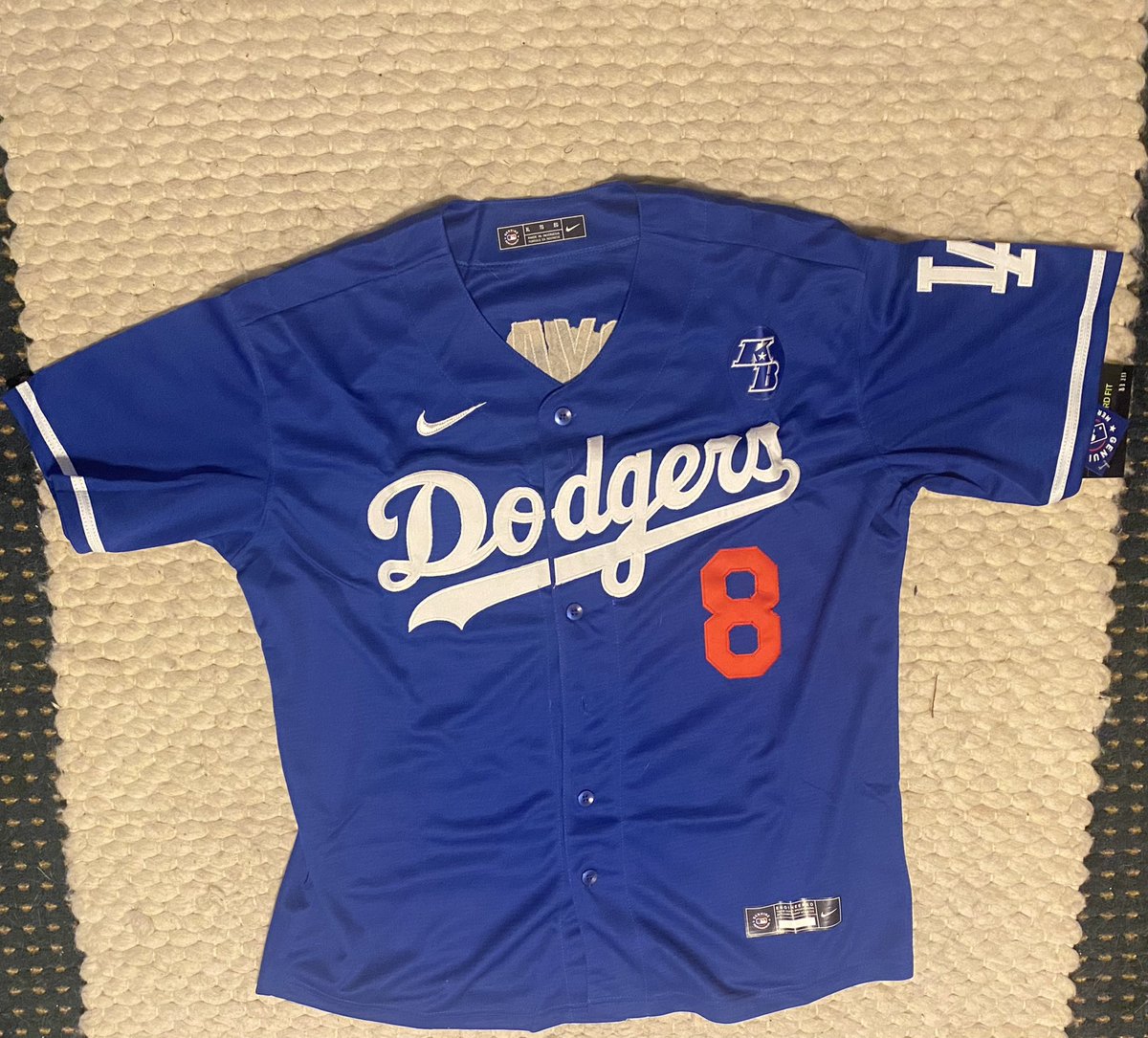 DodgerFanWeekly's tweet photo. August 24th is the birthdate of #KobeBryant.
We will show our respects by giving away this Kobe Bryant #Dodgers jersey to one lucky fan.
All you have to do is Retweet this tweet and Follow us to enter.
Good luck.
May the #MambaMentality be with you!  
🏀⚾️❤️
#Lakers #Mamba #Kobe https://t.co/gOiaR3xSV3
