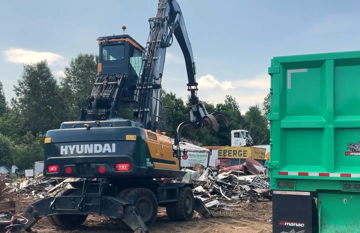 hyundaiceusa's tweet photo. Recently our dealer CIMI interviewed Benoit Arseneault - Pieces d'Autos de Boul Talbot Inc. on the Hyundai HW250 MH. 

Watch the full customer testimonial at https://t.co/wPzUBedV1F.

#materialhandler #heavymachine #heavyequipment #autorecycling #scraprecycling https://t.co/TubxkNzQvM