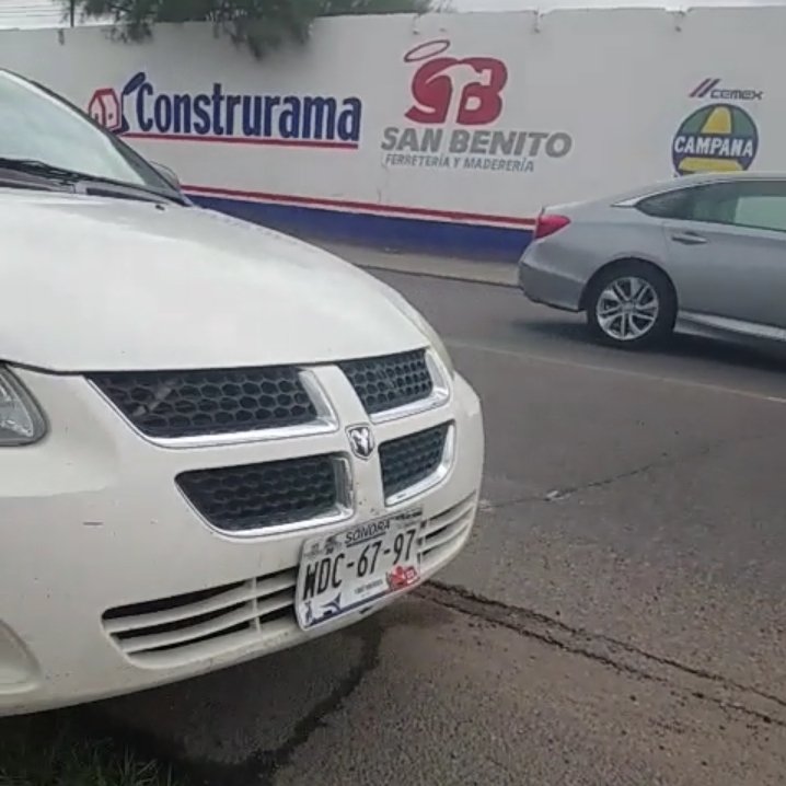 Este sujeto se estacionó en la ciclovía sobre la Nayarit y casi Gpe. Victoria(hay muchos negocios y es una práctica normalizada en la zona <a href="/Policia_HMO/">Policía Municipal de Hermosillo</a>)al pasar en mi bici llamé su atención, sin detenerme, toqué su ventana y señalé la ciclovía, por el retrovisor lo vi avanzar(1)