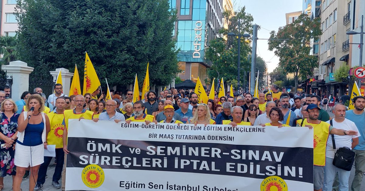 Eğitim Sen İstanbul Şubeleri, Öğretmenlik Meslek Kanunu, seminer ve sınavın iptal edilmesi, eğitim-öğretim ödeneğinin tüm eğitim emekçilerine ödenmesi ve banka promosyonlarının yenilenmesi talepleriyle ortak basın açıklaması yaptı.

#mebitibarımadokunma