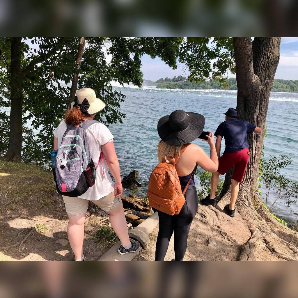 AndrisBatraks's tweet photo. Niagara Falls Ontario Canada 🇨🇦 
(part one)
🇧🇷 Cataratas do Niágara Ontário, Canadá 🇨🇦 https://t.co/yAA7LePvWW https://t.co/egYehlehtn
