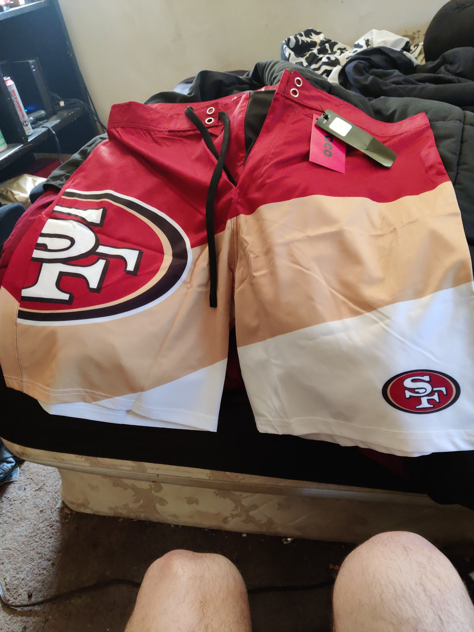 @49ers rocking my new red and gold swim trunks!! https://t.co/JqMywfiHx5