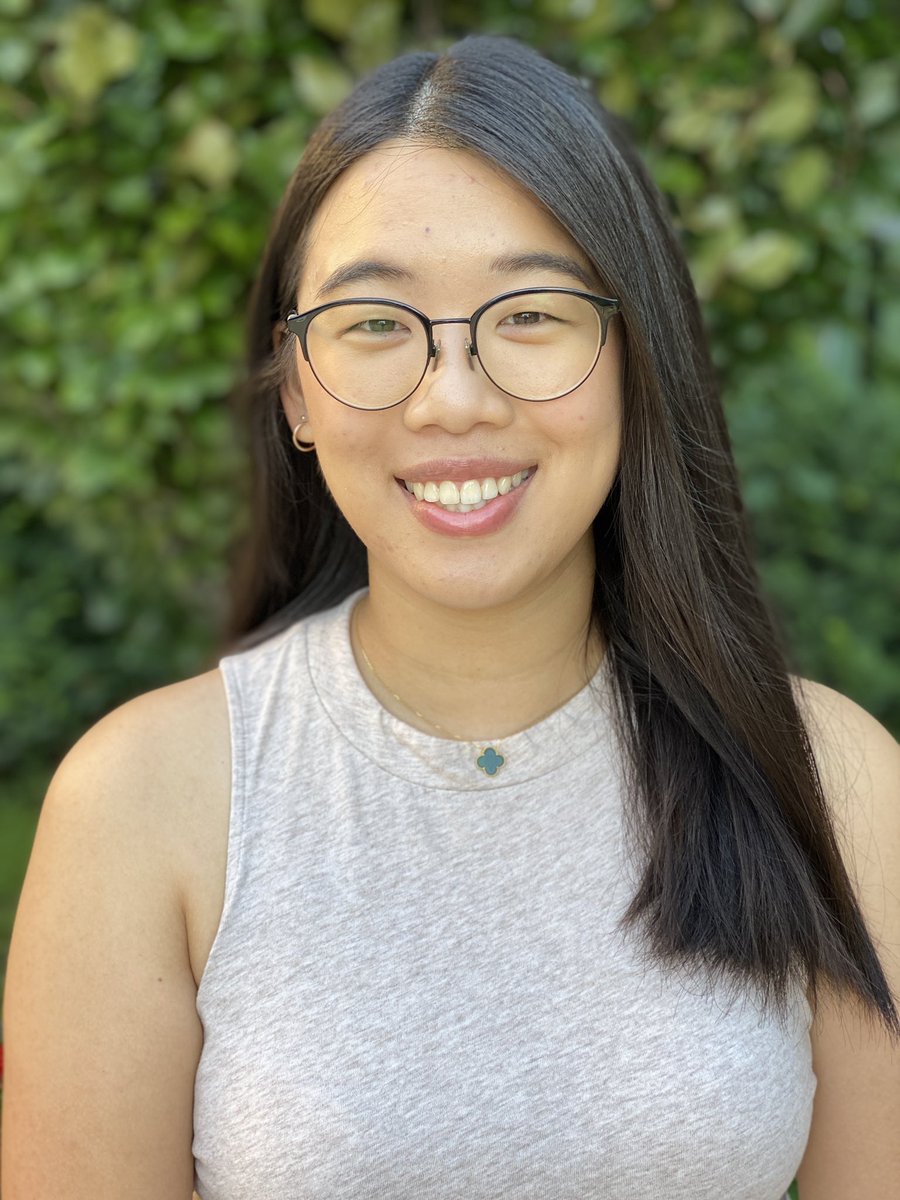 Dr_Lori_Burrows's tweet photo. Loving #PhageCanada 2022 edition! Congratulations to @veronicantran for her great talk today on the repertoire and reversibility of #T4P mutations that arise when #pseudomonas is challenged with #phages that use pili as receptors. We let Mother Nature show us what's possible! https://t.co/lfn2YEV3LW