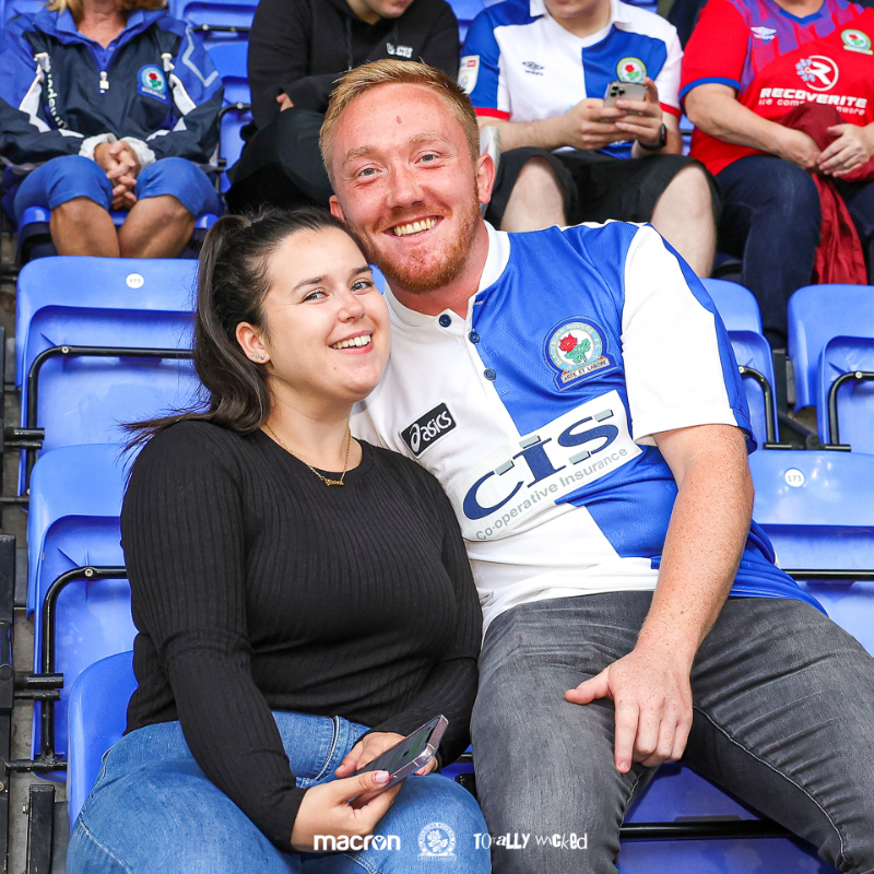 Rovers's tweet photo. 📸 Fan Gallery: Brilliantly backed in Berkshire!

Over 1,200 of you joined us in Reading yesterday, can you spot yourself?

#Rovers 🔵⚪️