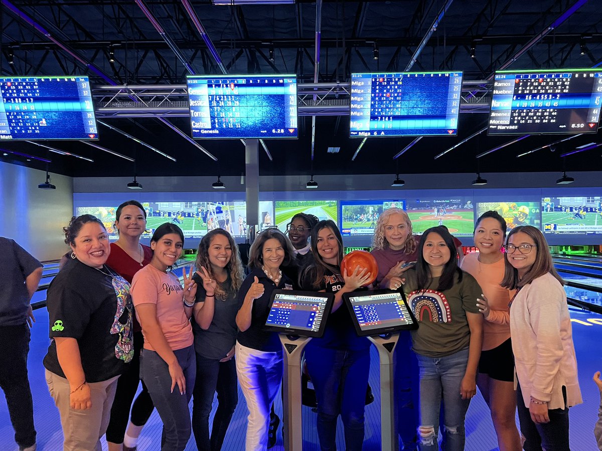 IlsaAVillarreal's tweet photo. Our @MorenoMustangs are superstars in the classroom and at bowling too! Awesome day of team building!! @acastro_hisd https://t.co/Z2ieUvH3lg