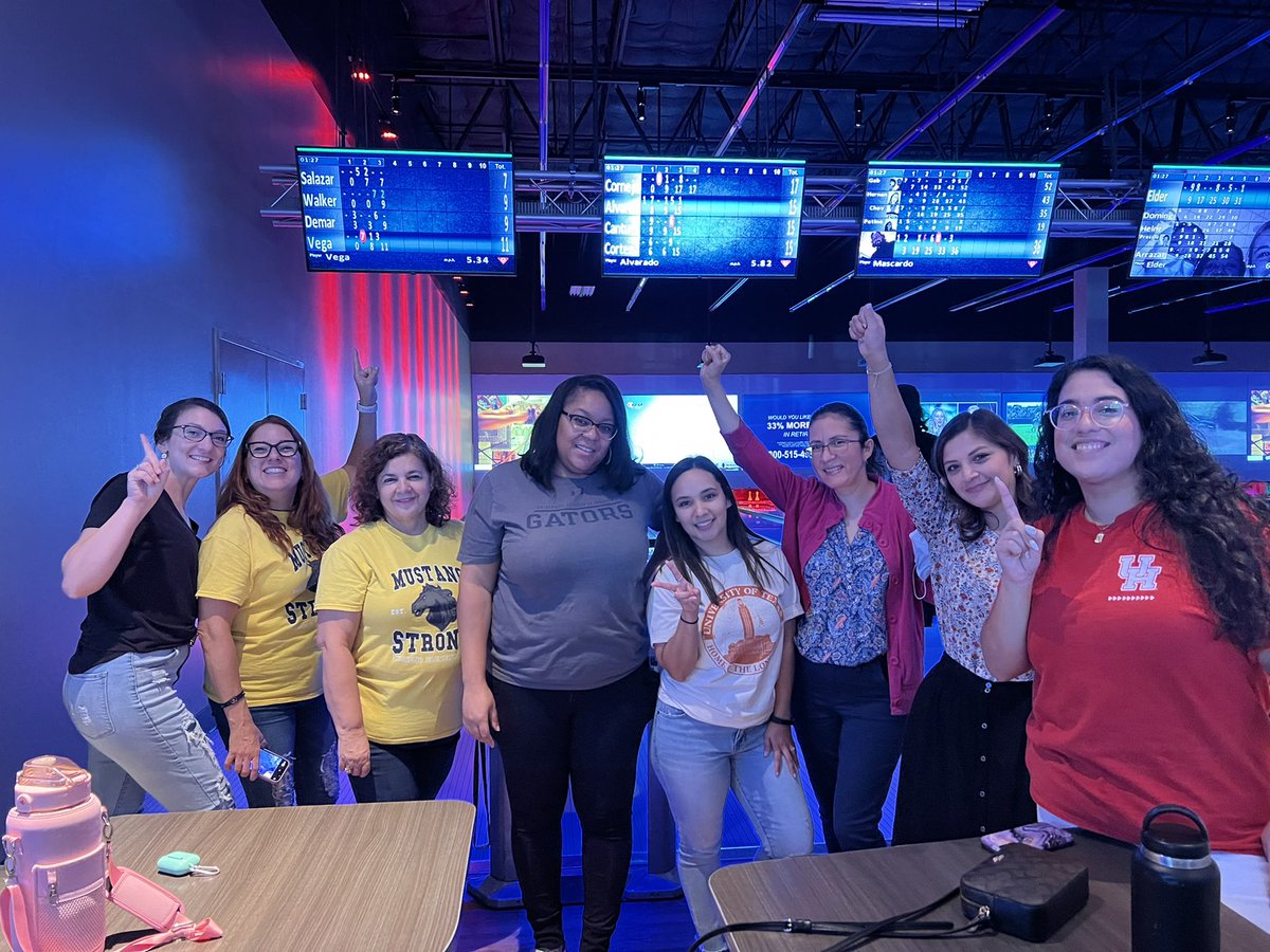 IlsaAVillarreal's tweet photo. Our @MorenoMustangs are superstars in the classroom and at bowling too! Awesome day of team building!! @acastro_hisd https://t.co/Z2ieUvH3lg