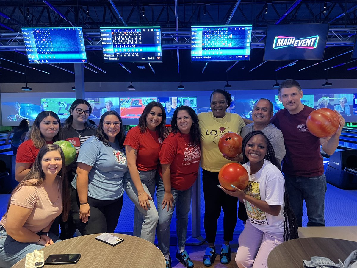IlsaAVillarreal's tweet photo. Our @MorenoMustangs are superstars in the classroom and at bowling too! Awesome day of team building!! @acastro_hisd https://t.co/Z2ieUvH3lg