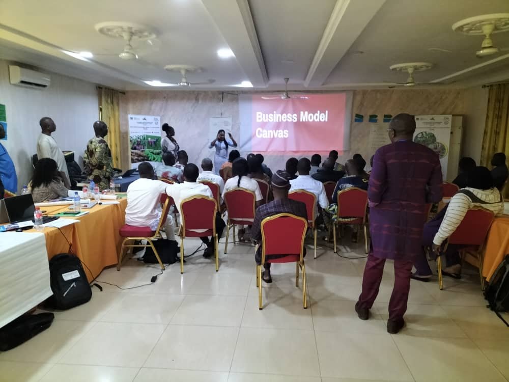 IFDCNWAF's tweet image. Comment développer les relations d’affaire avec les populations les plus défavorisées se trouvant à la « base de la pyramide » (BoP). Les participants ont échangé sur les innovations @SCALE_2 au Bénin et au Mali et leurs impacts sur les ventes.
@FAO @IFDCBenin #PADAAM
@IFDCGlobal