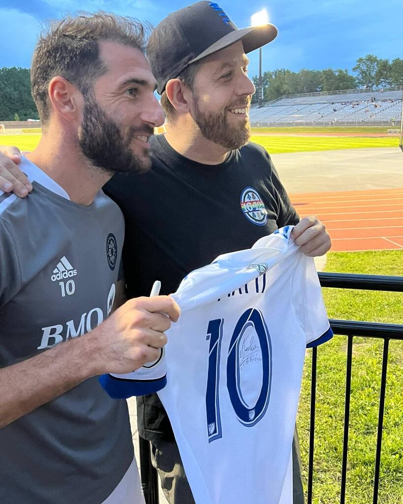 time4foot's tweet photo. Toujours généreux @nachopiatti1985 

#imfc #cfmtl https://t.co/hcXPKF92Uj https://t.co/mjBIZSTqMT