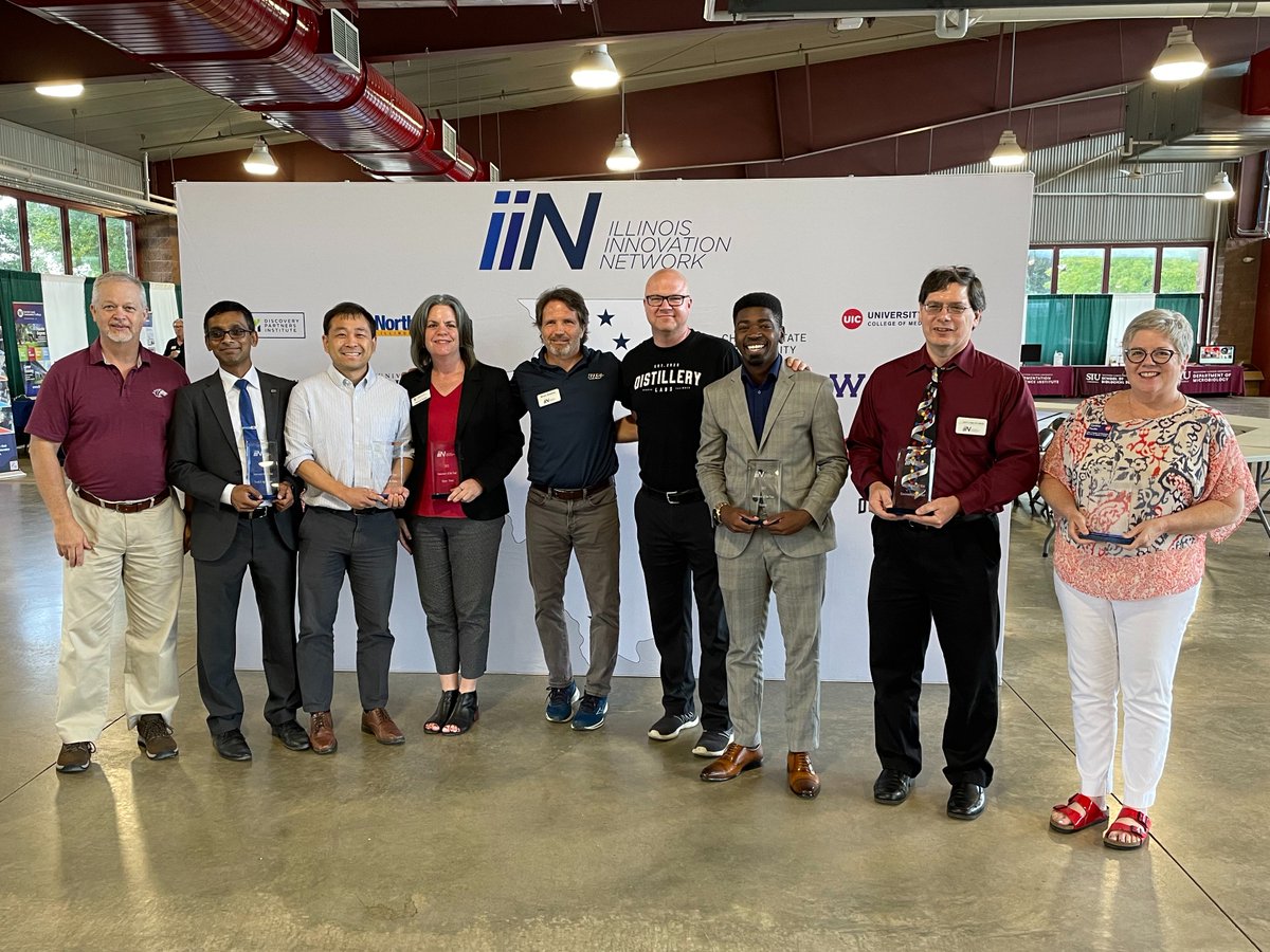 ILInnoNetwork's tweet photo. We had a great time celebrating our 2022 IIN Innovator of the Year award winners yesterday at the #ILTechPrairieSTEAMExpo. Thanks to @IllinoisDoIT, Secretary @JenRicker and Mary Reynolds for their support! Read more: https://t.co/G0mgTvyfNj https://t.co/wCuQwhlOps