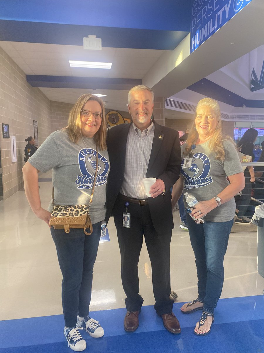 harleygrl80's tweet photo. My first NISD convocation was so much fun! Especially with the awesome Early Childhood team and awesome Admin!! Was so nice to meet Dr. Woods and tell him I was one of his former students!! #NISDignited @NISDHatchett https://t.co/1uPBy4ADer