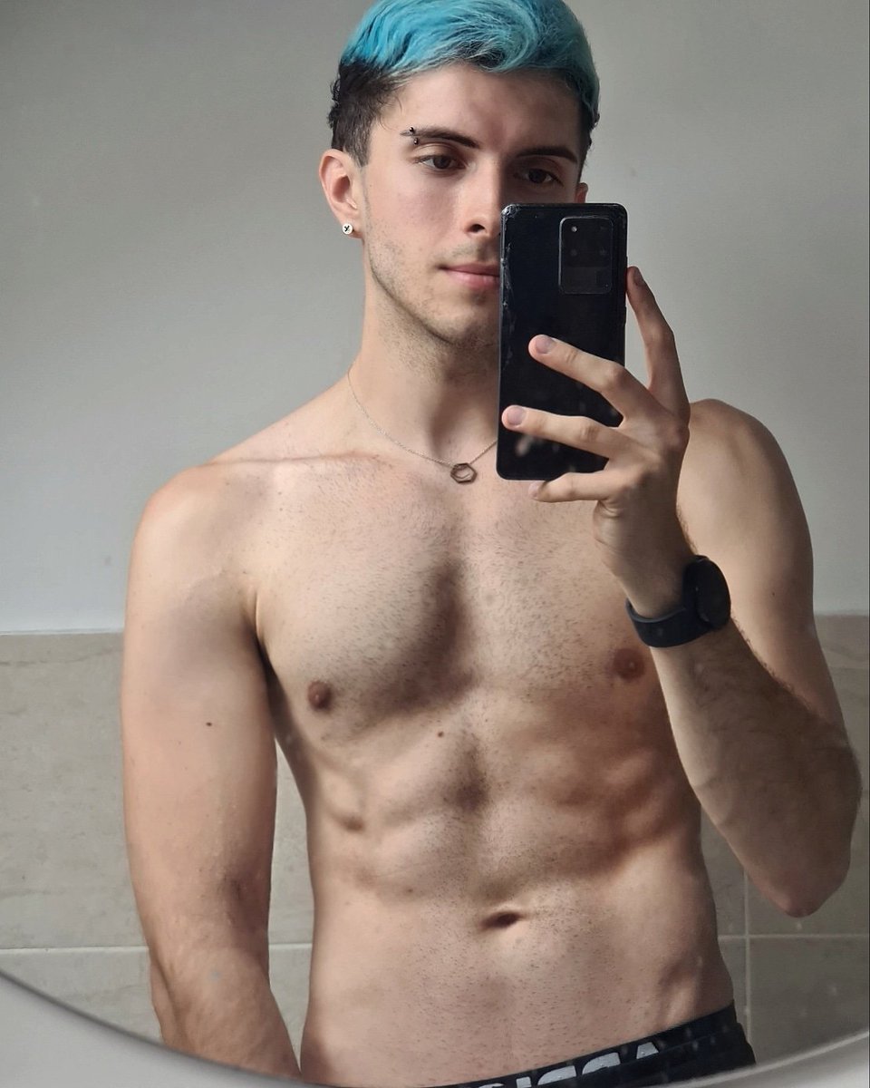 BradleyS953's tweet photo. I know its not long but I'm happy ive stuck with the gym at least 3 times a week since January and kept up a routine 😊 https://t.co/BQsOJruqcX