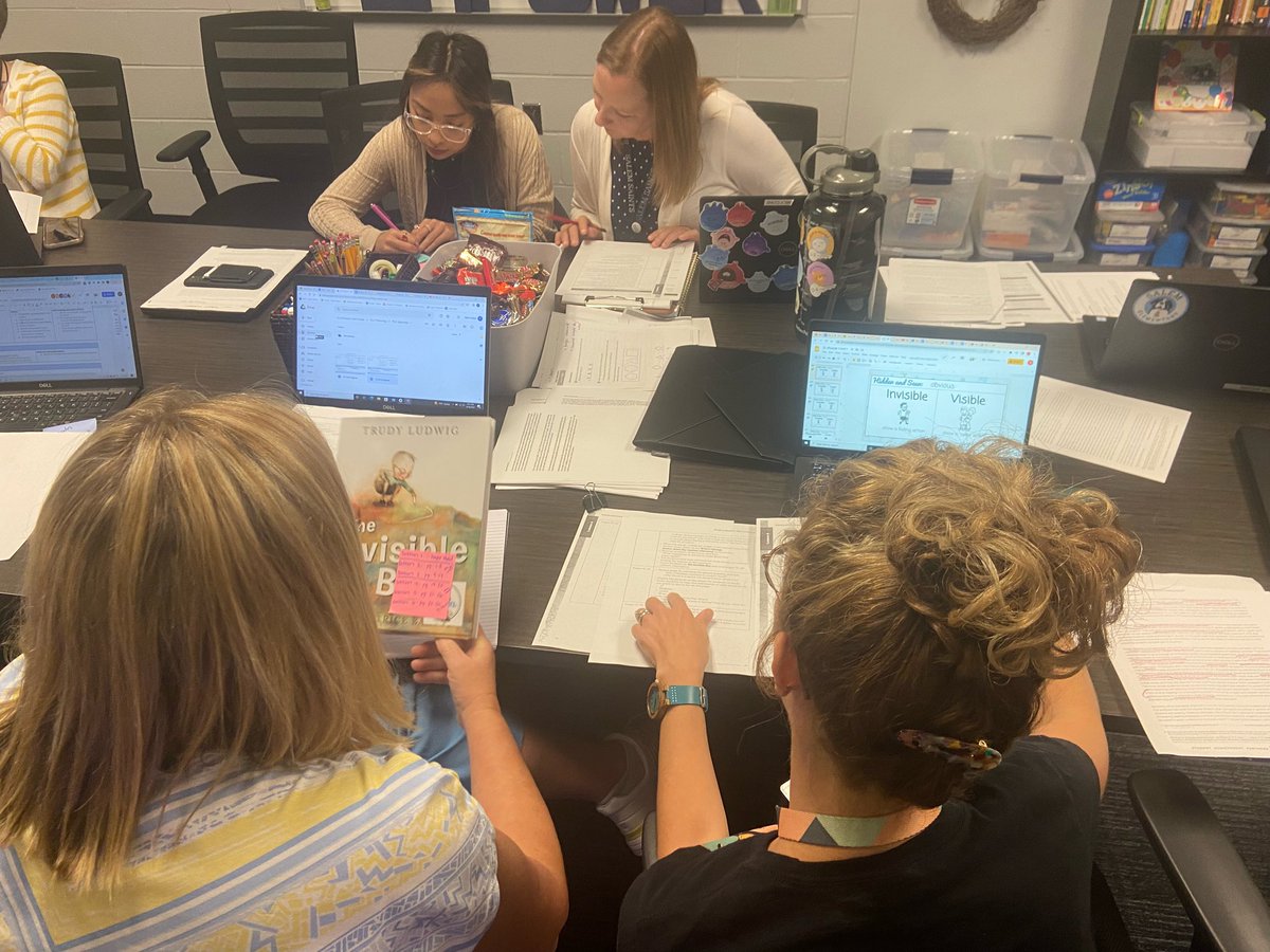 CathyHWhitehead's tweet photo. Doesn’t get much better than a #PrepareToTeach session internalizing @ELeducation lessons WITH text at the center! Teachers digging into knowledge, content, questions,scaffolds. They’ve now looked at a close read that spans an entire week of lessons in ONE PLC! #CurriculumMatters https://t.co/iJVXg7ELHP