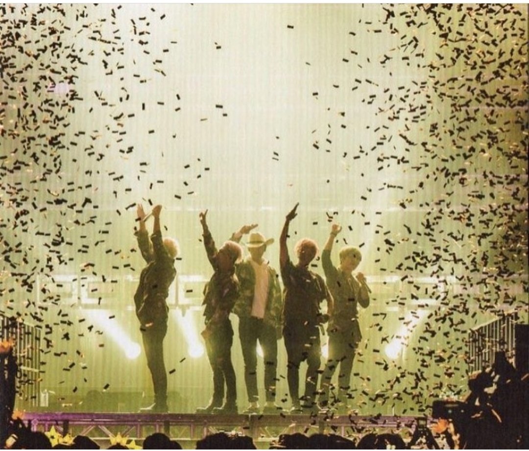 WShakalaka's tweet photo. My 5 boys 
16 SUMMERS WITH BIGBANG
#16YearsWithBIGBANG
#빅뱅은_언제까지나_VIP
#BIGBANG
@YG_GlobalVIP https://t.co/uC7Vr8592j