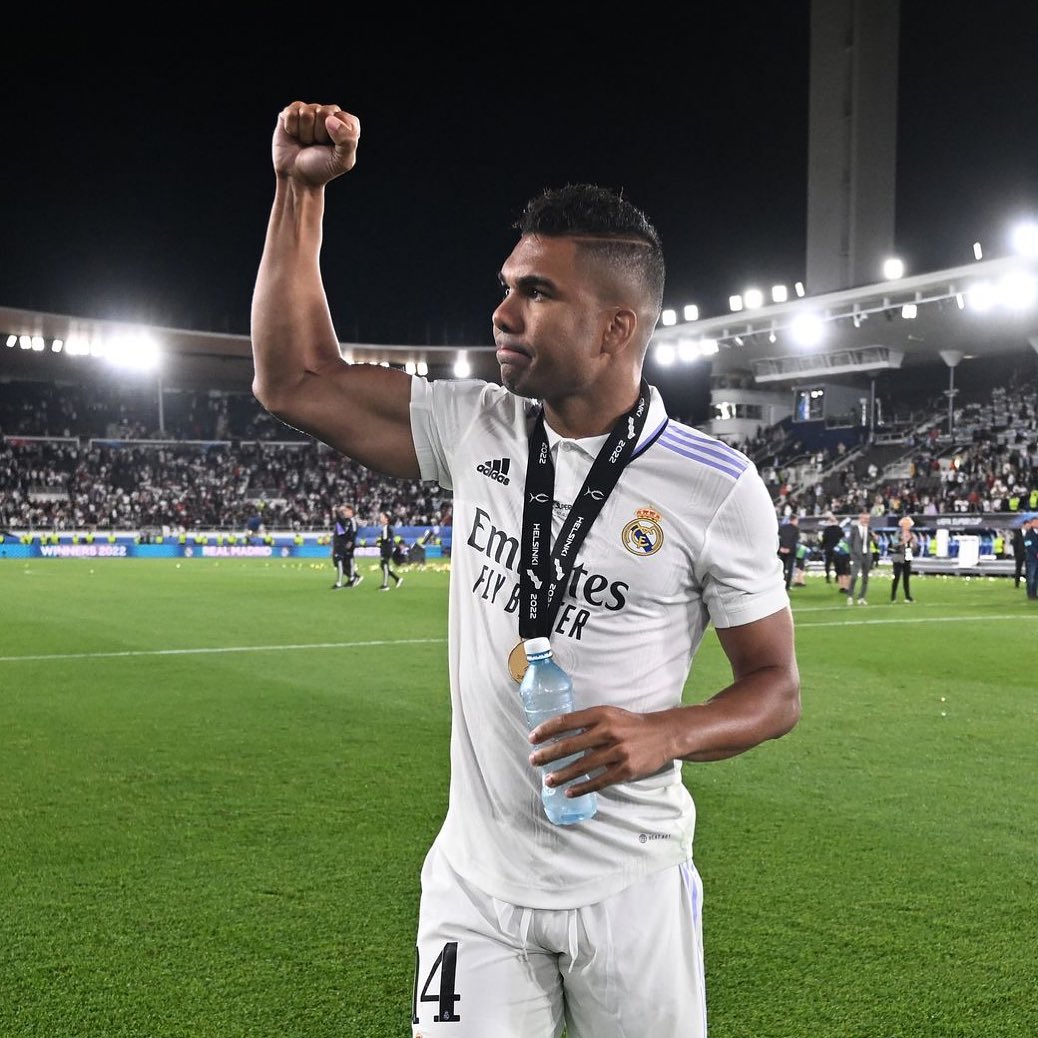 newsfootba's tweet photo. COPE :
. ريال مدريد لن يقف بوجه كاسيميرو اذا قرر المغادرة، القرار سيُتخذ اليوم او غداً.
#ريال_مدريد #مانشستر_يونايتد #casmiero https://t.co/iDLgxMuCWt
