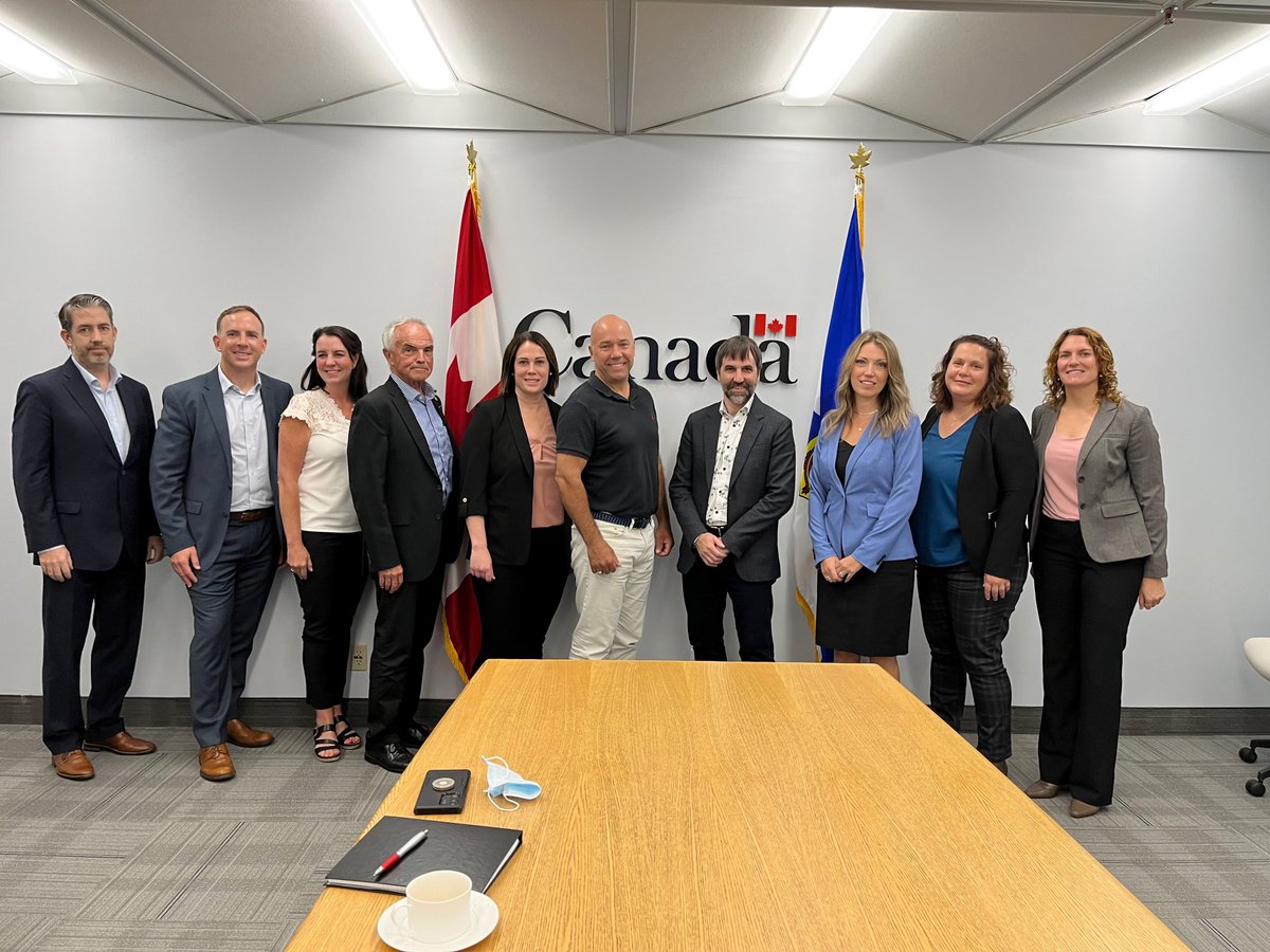 Grateful to meet Minister Steven Guilbeault, @environmentca (4th from right), MP @AndyFillmoreHFX (5th from right) and others in Halifax yesterday to discuss how marine renewable energy can contribute to Canada’s goal of net zero energy by 2050. #cleanenergy #ClimateCrisis