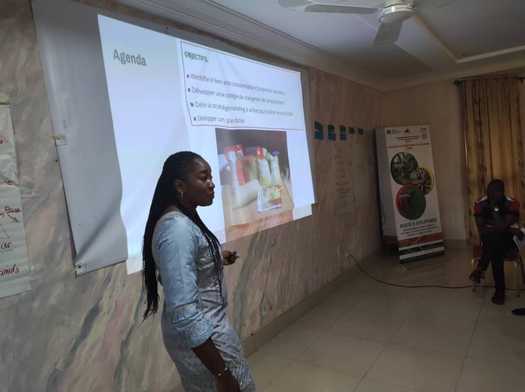IFDCNWAF's tweet image. Comment développer les relations d’affaire avec les populations les plus défavorisées se trouvant à la « base de la pyramide » (BoP). Les participants ont échangé sur les innovations @SCALE_2 au Bénin et au Mali et leurs impacts sur les ventes.
@FAO @IFDCBenin #PADAAM
@IFDCGlobal