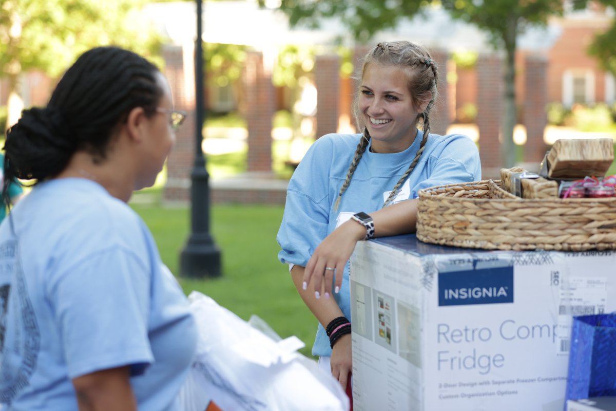 utmartin's tweet photo. Welcome home, Skyhawks! #moveinmania #beUTMproud https://t.co/xqFtxmi0p1