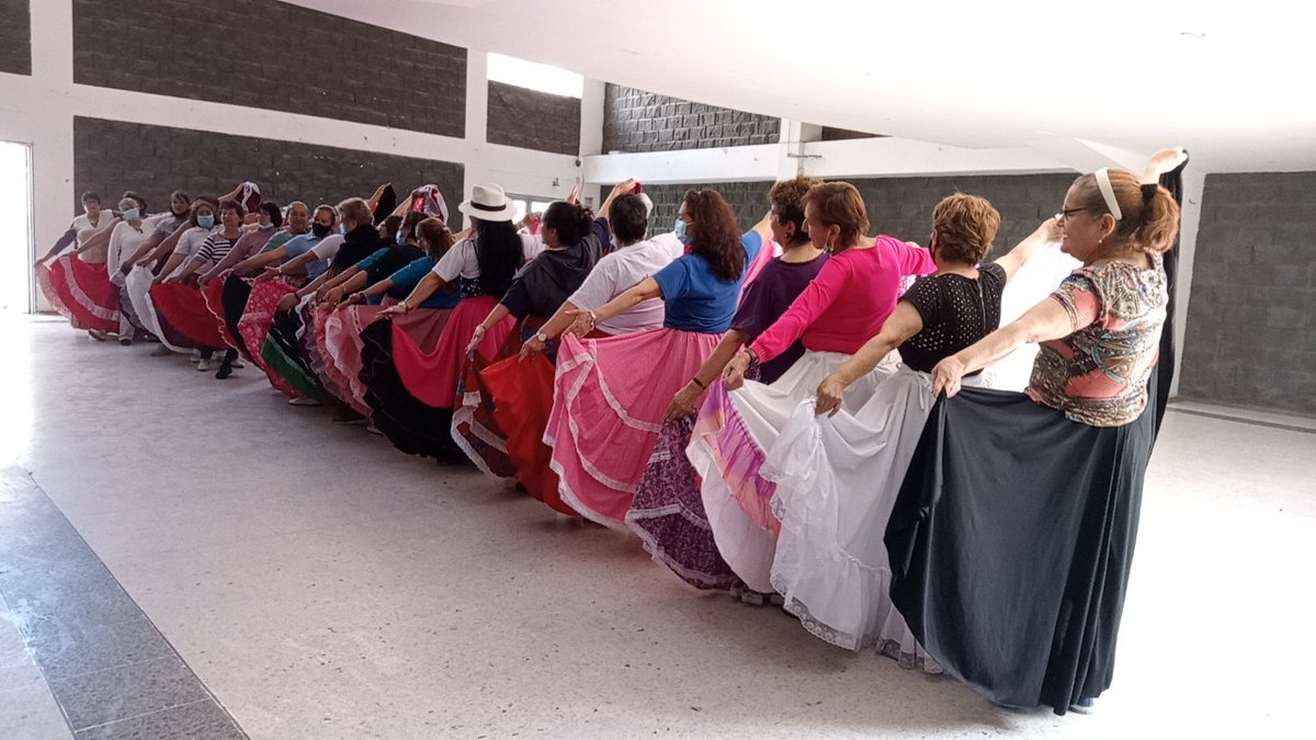 idartes's tweet photo. El Idartes se suma a la conmemoración del #MesMayor✨ en @Bogota, afirmando su compromiso con la promoción de los derechos culturales de las personas mayores, reconociendo y exaltando su rol en la sociedad.👵🏼👴🏼🧓🏼🌟🫶🏼
#IdartesEsBogotá #LaBogotáQueEstamosConstruyendo https://t.co/zyGPewOwrD