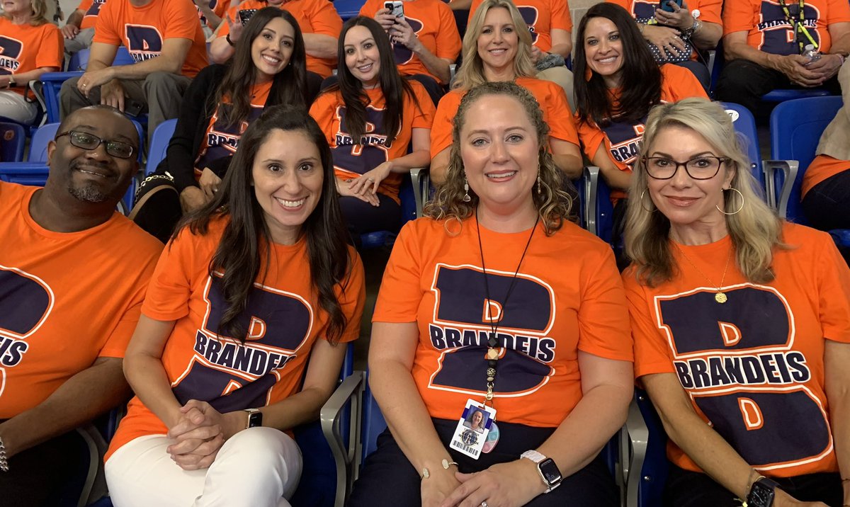 Bronco_Guidance's tweet image. BHS counseling… #NISDIgnited #Convocation2022