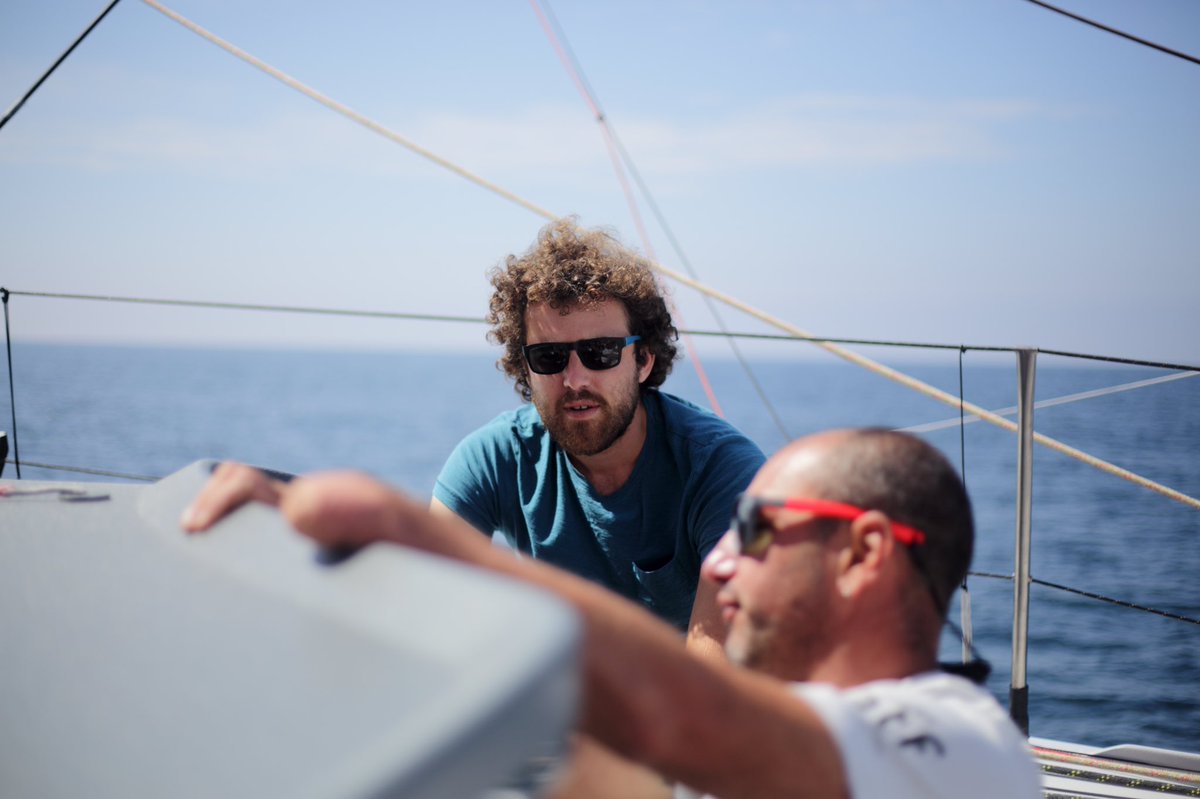 sailingdamien's tweet photo. 💪 Les navigations ont repris à bord de @GroupeAPICIL ! Objectif performance pour toute l’équipe 🎯

📊 Ambiance décryptage et analyse des données avec Valentin Le Pivert et optimisation des cordages avec Yves-Marie Pilon ! 💯

📸 Théophile Wannebroucq https://t.co/VJkUro5QHb