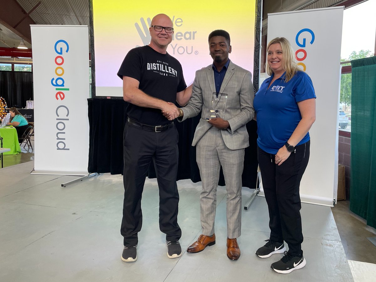 ILInnoNetwork's tweet photo. We had a great time celebrating our 2022 IIN Innovator of the Year award winners yesterday at the #ILTechPrairieSTEAMExpo. Thanks to @IllinoisDoIT, Secretary @JenRicker and Mary Reynolds for their support! Read more: https://t.co/G0mgTvyfNj https://t.co/wCuQwhlOps