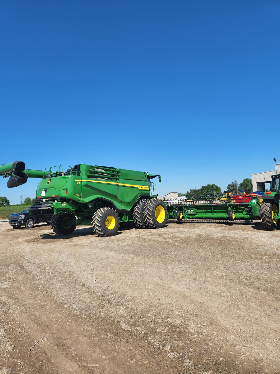 DavidKillins's tweet photo. Hd50f showed up yesterday, very excites to see this machine work in the soybean crop https://t.co/UQgjCpm7rb