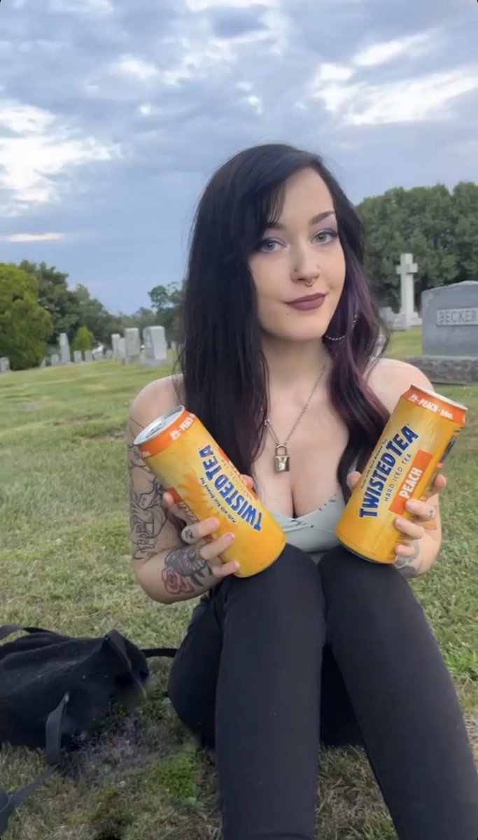 yungcatdaddy's tweet photo. My favorite person, love of my life 🌹❤️‍🔥 https://t.co/LfL9RuV3jK