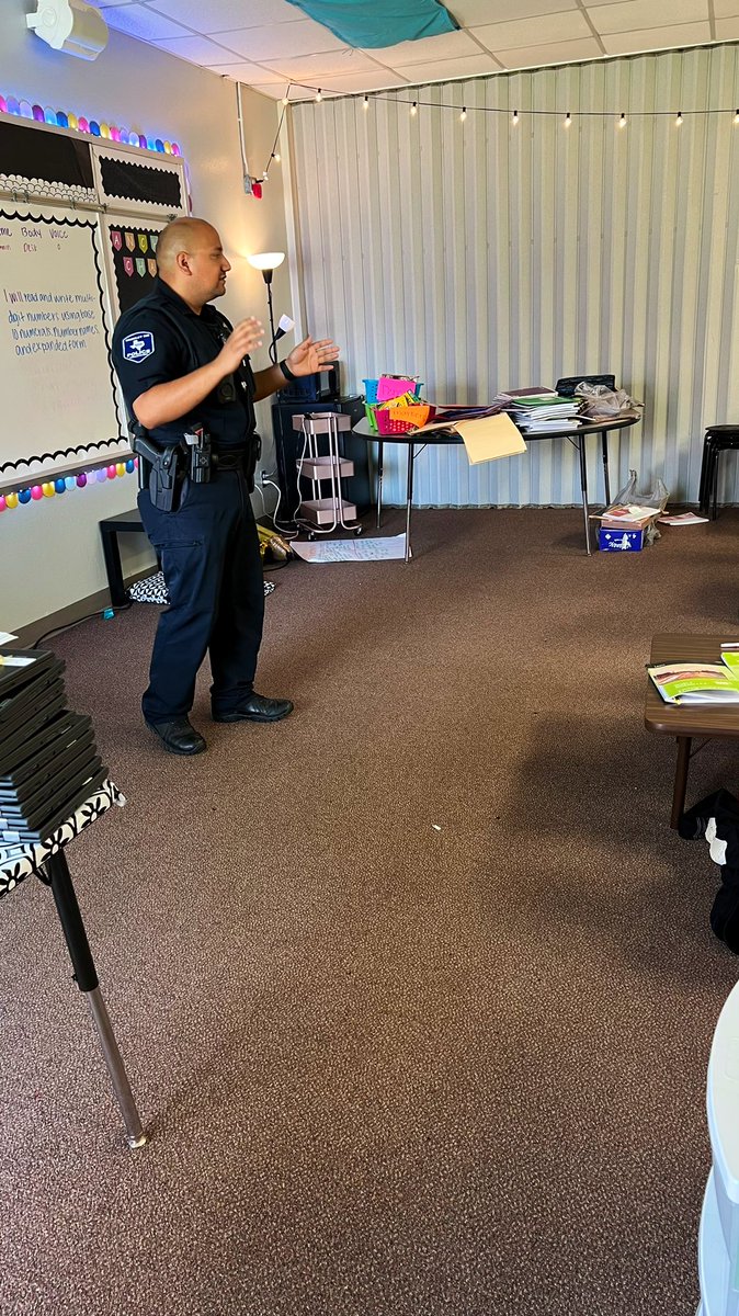 MrsReichle's tweet photo. Thank you, Officer Rojas at @CrowleyISD PD for speaking to my 4th graders! What a powerful message and a great motivator for our kiddos at DCE! 💙 #CrowleyPrideUnified https://t.co/HcotHWRt00