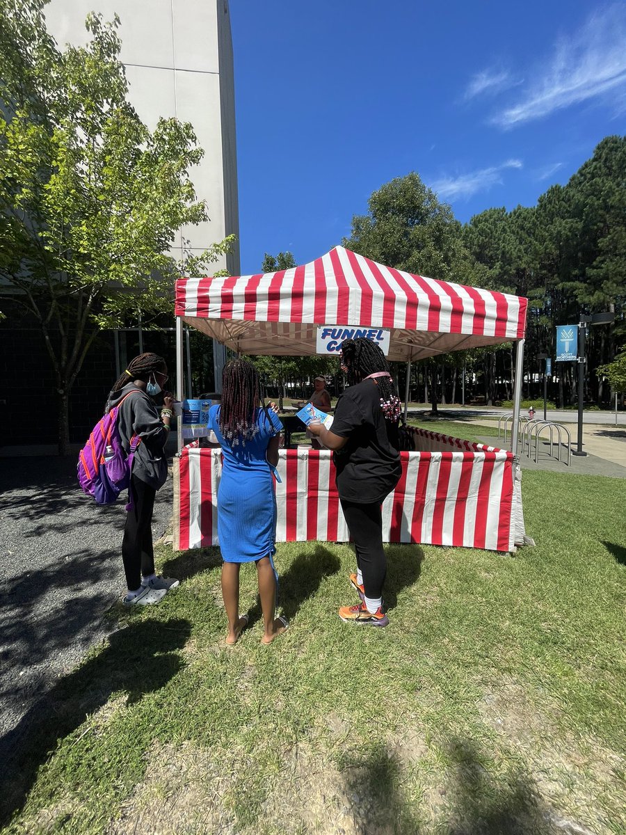 Thank you <a href="/WakeTechPrez/">Scott Ralls</a> for the awesome “Welcome Back Pizza with the Prez on <a href="/waketechcc/">Wake Tech</a> North Campus today!