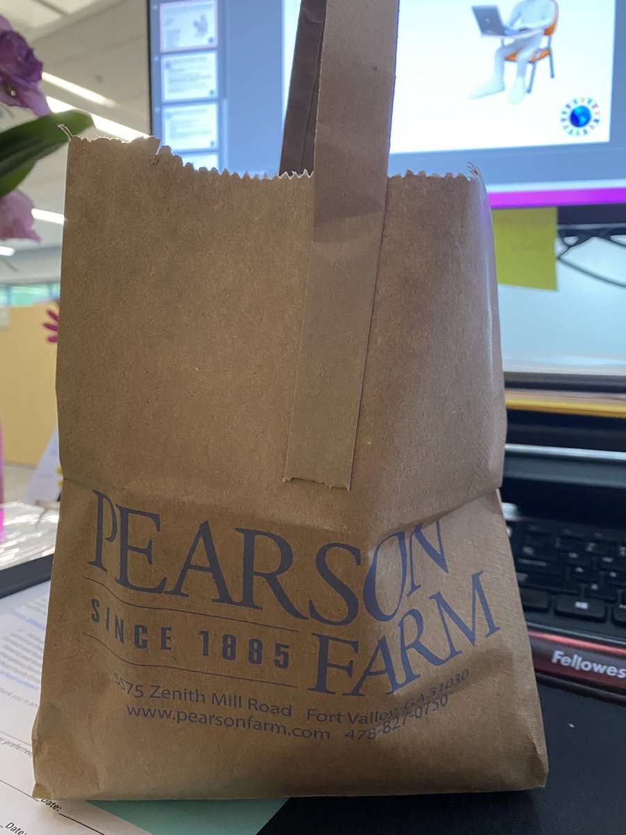 becca_s_goddard's tweet photo. When @ArtsFCS drops bags of love in your office containing your favorite fruit! I love the #5thfloor 💗💗💗 Thank you SO much!! 🍑🍑🍑🍑 https://t.co/tYsCoS35Jf