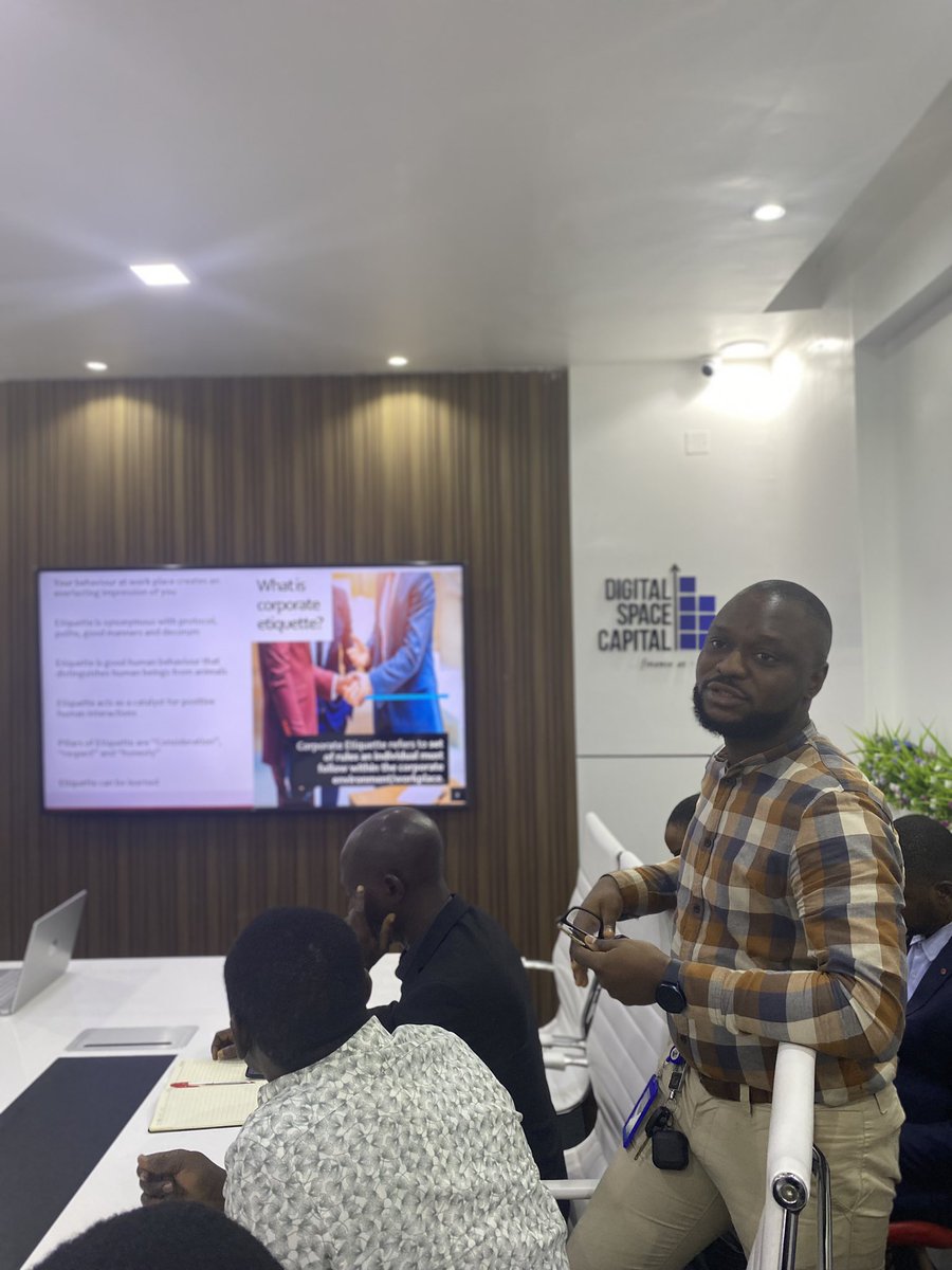 mydigikolo's tweet photo. Our Knowledge Sharing Session (KSS) today was about “Corporate Etiquette”, it was taken by our Head of Legal, Martins Bakare.

Major take home from the session is:
Your behaviour at work place creates an everlasting impression of you.

#digkolo #kssthursday #corporateetiquette https://t.co/Nq8LPnUc6O